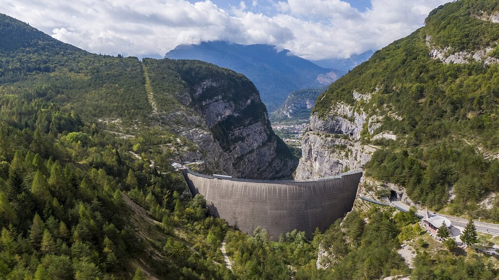 I luoghi del Vajont: il paese di Erto e Casso