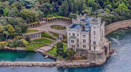 Il castello di Miramare a Trieste