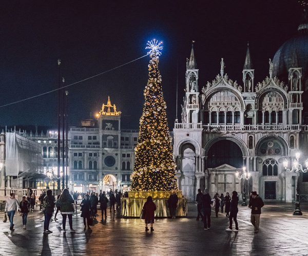 Il calore delle luci del Natale è a Venezia